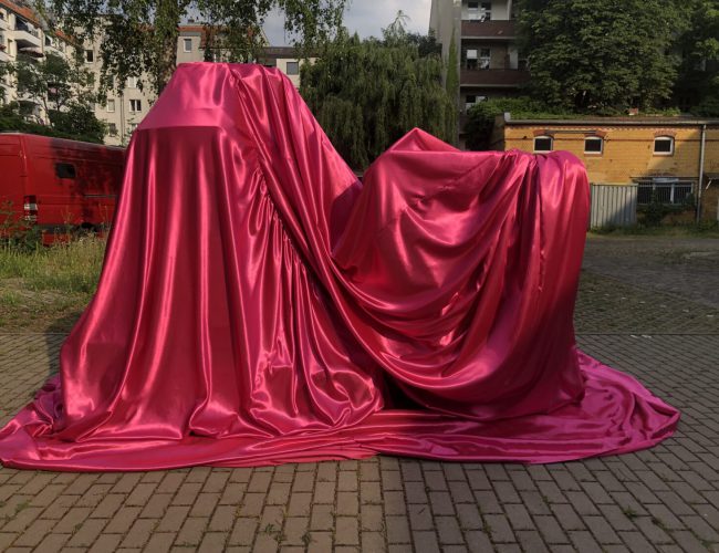 Die Königin der Lüfte verteilt luftige Bonbons