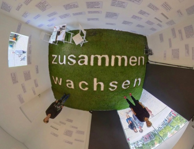 Die Künstlerinnen in der Installation